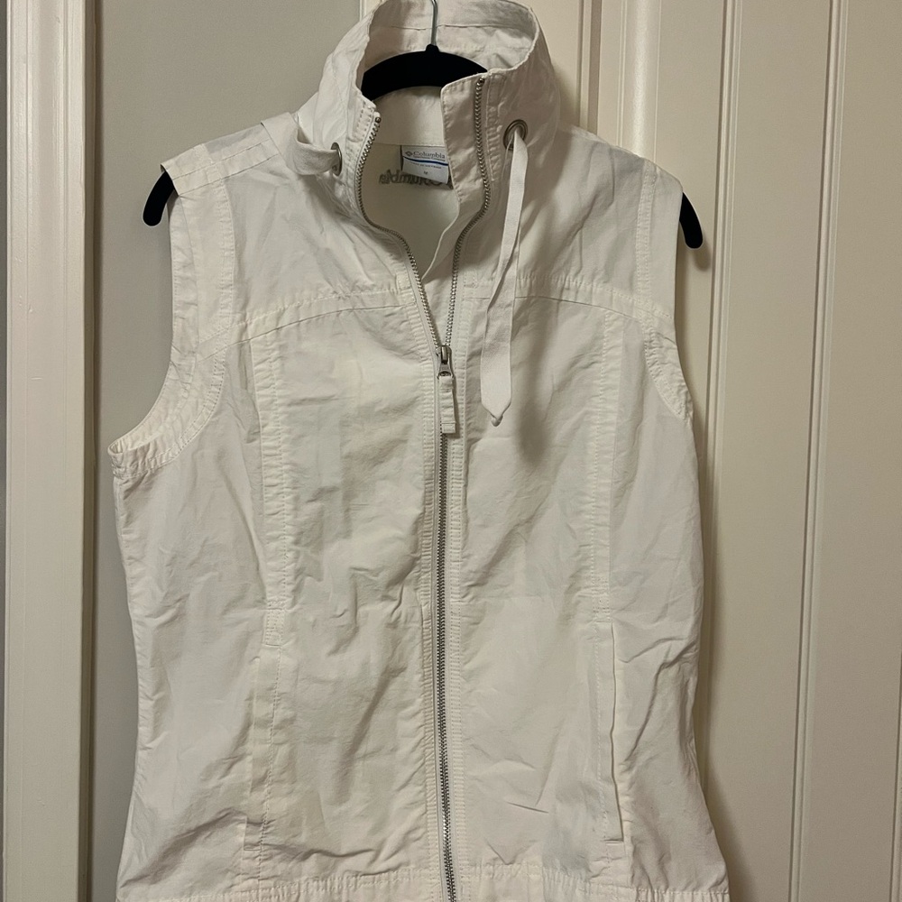 Columbia Sportswear White vest size Med.